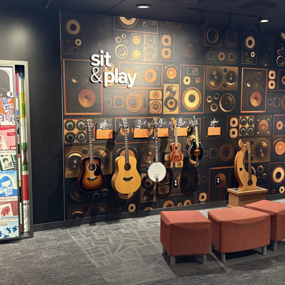 Sit & Play