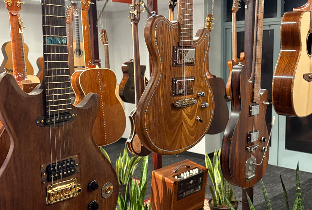 Roberto Venn: 50 Luthiers, 50 Guitars, 50 Years
